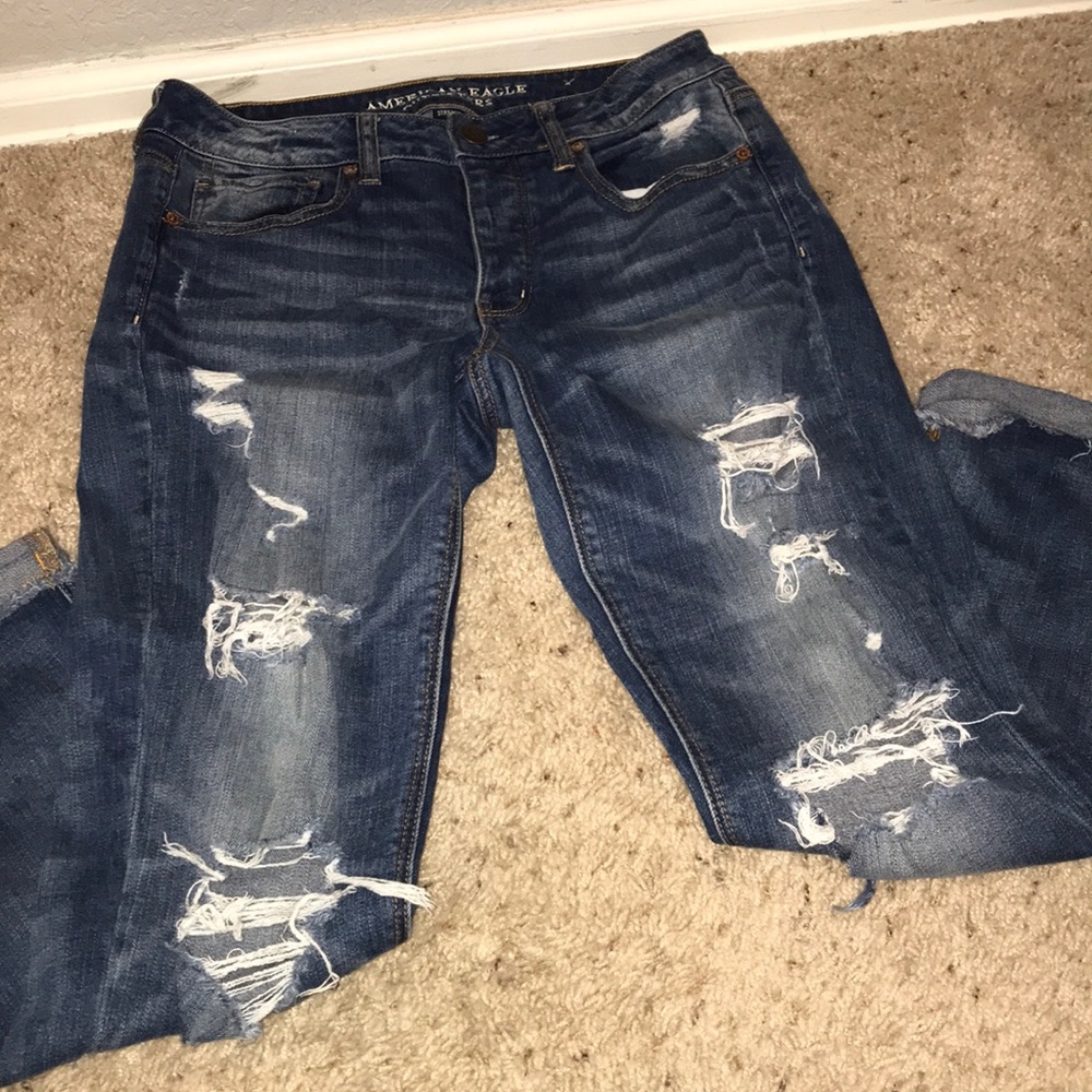 American Eagle Ripped Tomgirl Jeans size 4